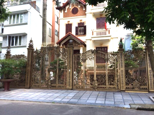 các kiểu cửa cổng sắt đẹp 38