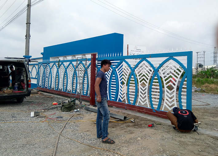 cổng sắt đẩy đẹp 14