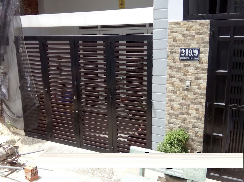mẫu cổng sắt nhà phố đẹp 37