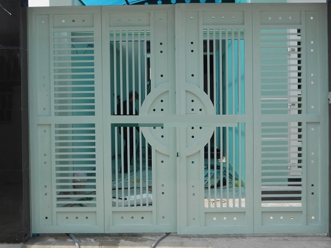 mẫu cổng sắt nhà phố đẹp 9